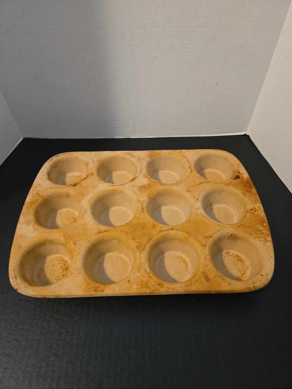 Pampered Chef Stoneware 12 Muffin Cupcake Pan Family Heritage Well Seasoned
